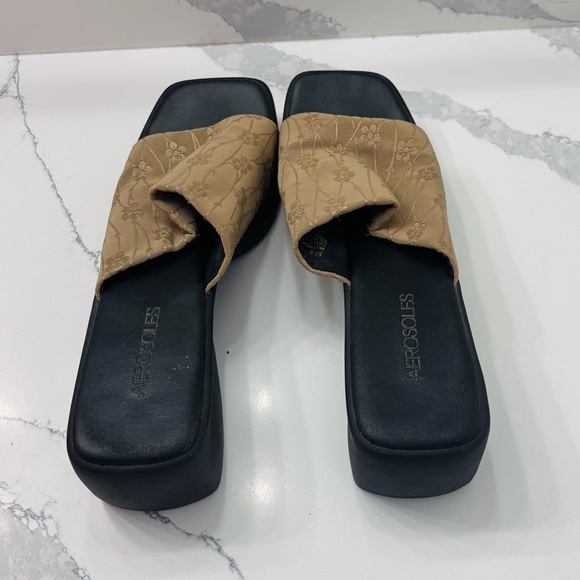 Vintage Women’s 10 Aerosoles Tan Wedge Heels - Picture 6 of 8